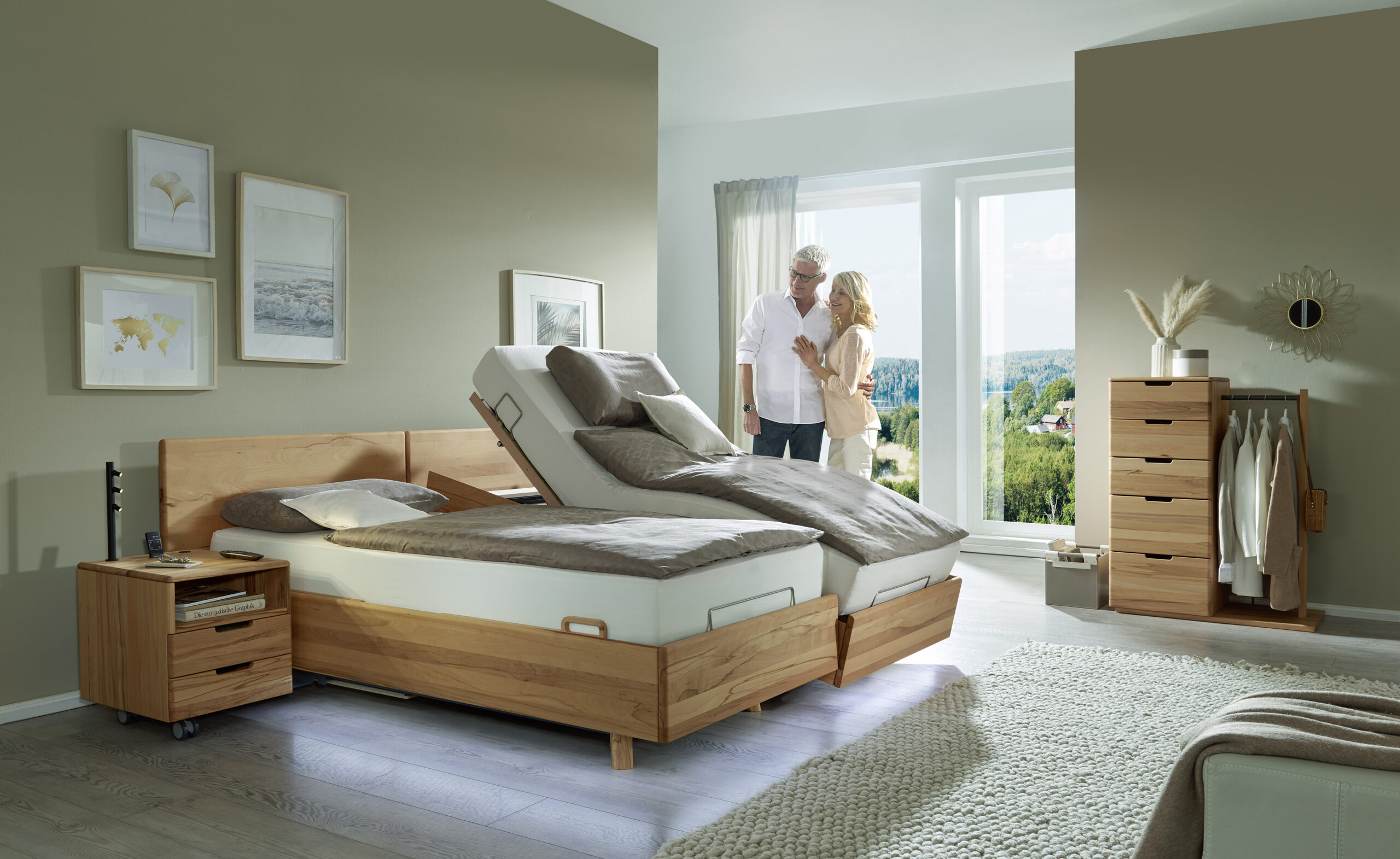 Höhenverstellbare Komfortbetten von Kirchner Bett Bergen mit Nachtisch Modus und Kommode Sören